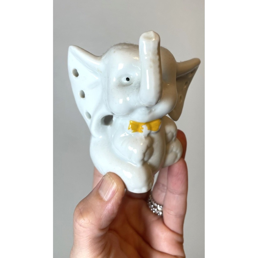 VINTAGE CERAMIC PORCELAIN ELEPHANT RING EARRING HOLDER 1980s. Cute!
